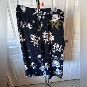 Le chateau elastic waistband cropped wide legged floral pants